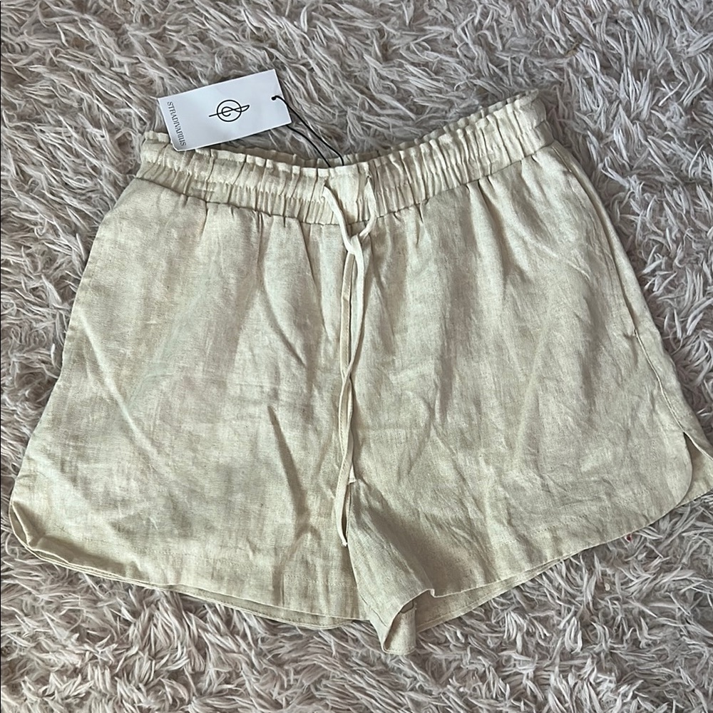 Stradivarius Cream High Waist Shorts with Elastic Waistband